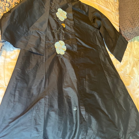 Angels Black Hand-made abaya with Floral Embroidery - Picture 1 of 12